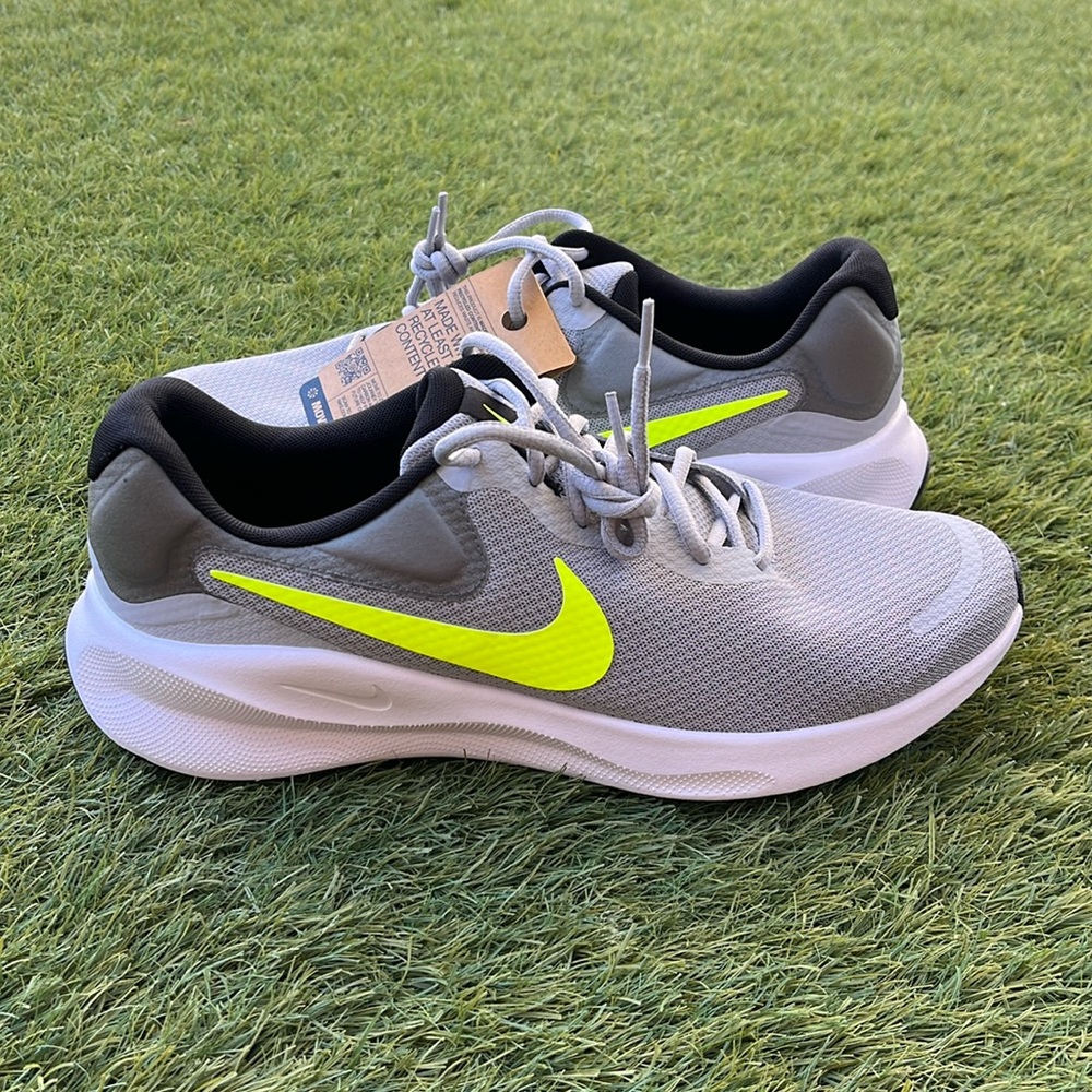 Nike Revolution 7